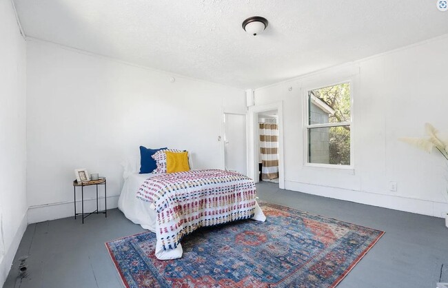 Bedroom - 1513 Polk St