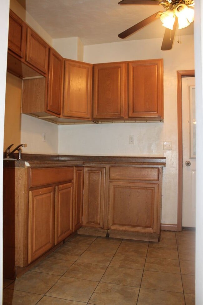 Building Photo - 3 Bedroom Rowhome in North York