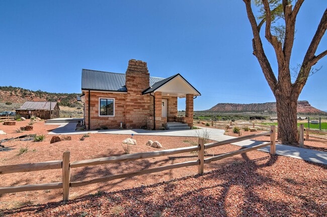 Building Photo - 652 N Crescent Butte Trail