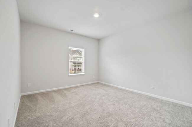 Building Photo - Like Brand New Luxury Townhome in Matthews!