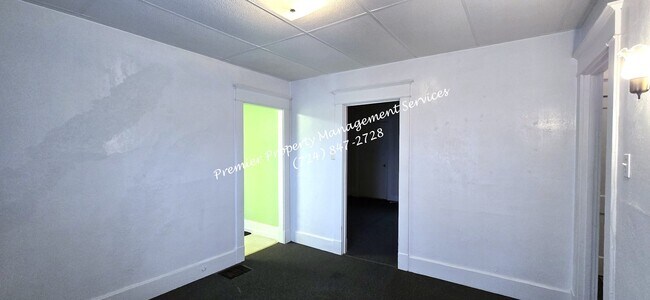 Building Photo - 404 Center Ave