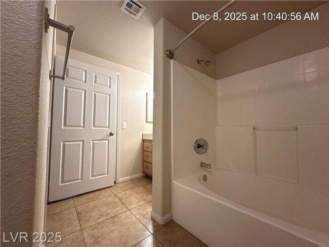 Building Photo - CONDO IN NORTHWEST GATED COMMUNITY