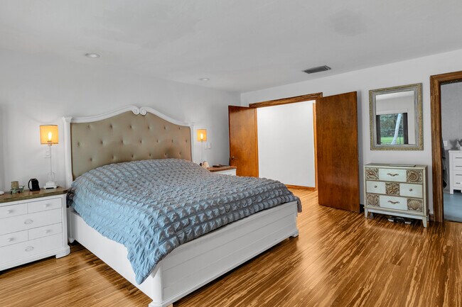 Building Photo - 13400 N Calusa Club Dr