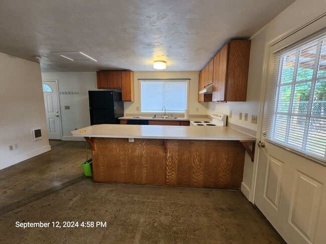 Building Photo - 226 6th St