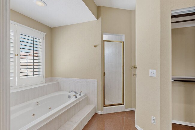 Building Photo - 6017 Ojo De Agua Dr