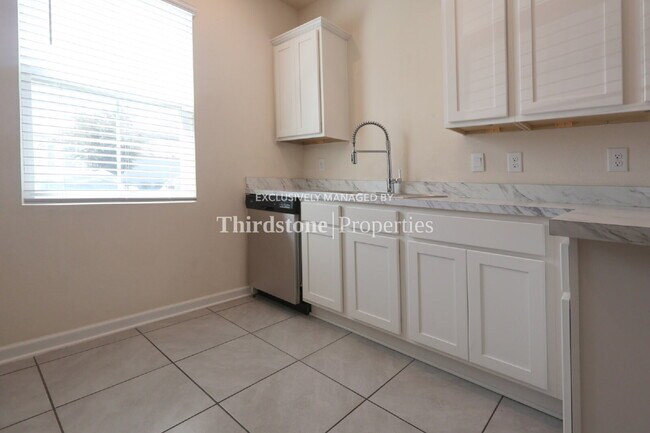 Building Photo - 433 Running Wds St