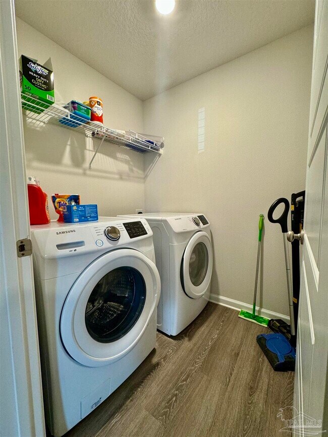 Building Photo - 914 Lovebird Ct