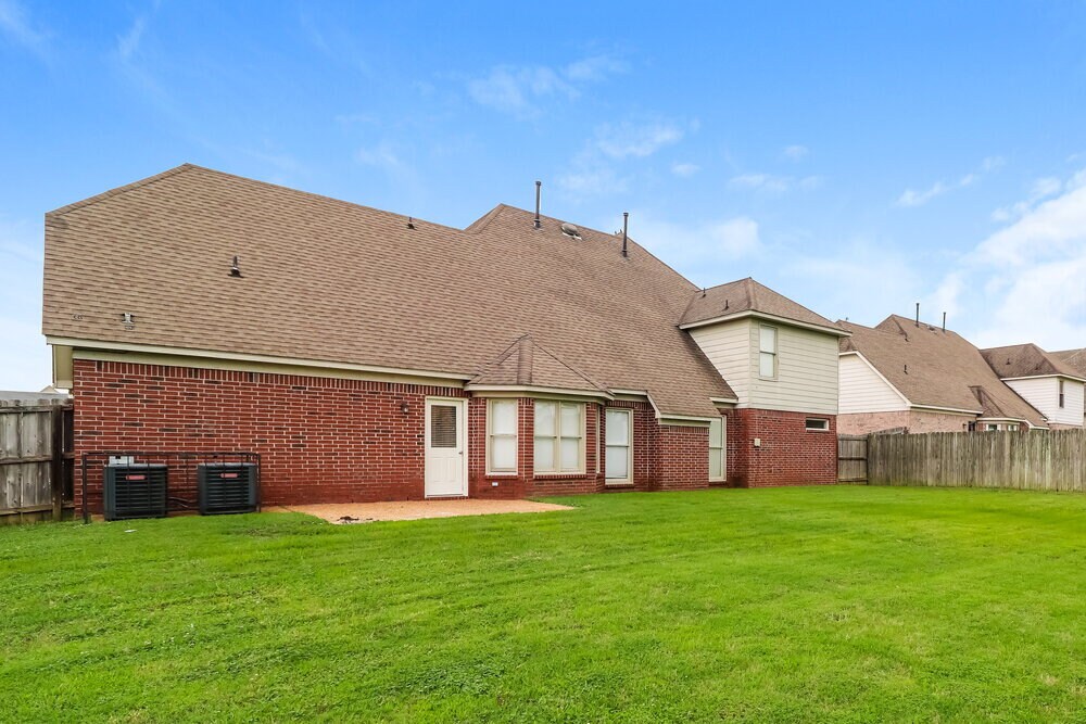 Building Photo - 5053 Winberry St