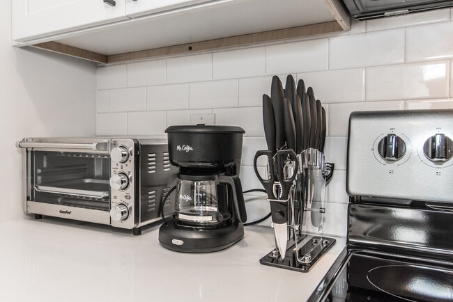 Building Photo - 2435 Master St