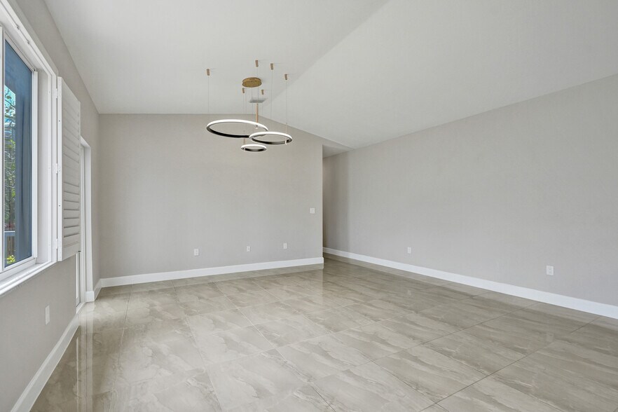 Building Photo - 62 NE 26th St