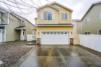 Building Photo - THREE BEDROOM NEAR VANCOUVER MALL