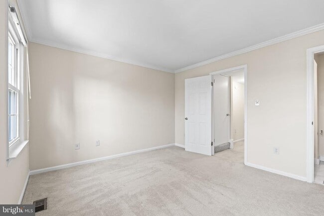 Building Photo - 786 N Vermont St