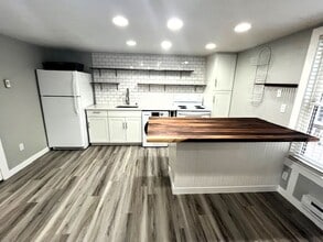 Building Photo - Long Term Rental- Creekside Condominiums #20C - UNFURNISHED