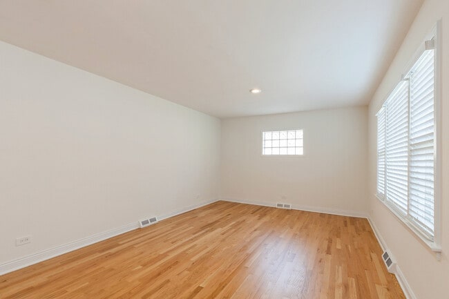 Building Photo - 5018 Dobson St