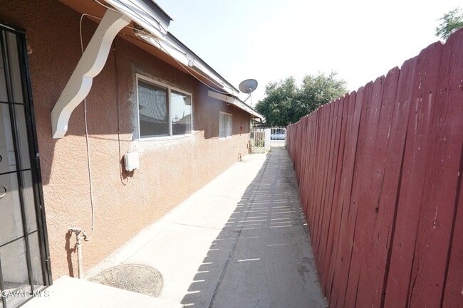 Building Photo - 1108 Monterey St