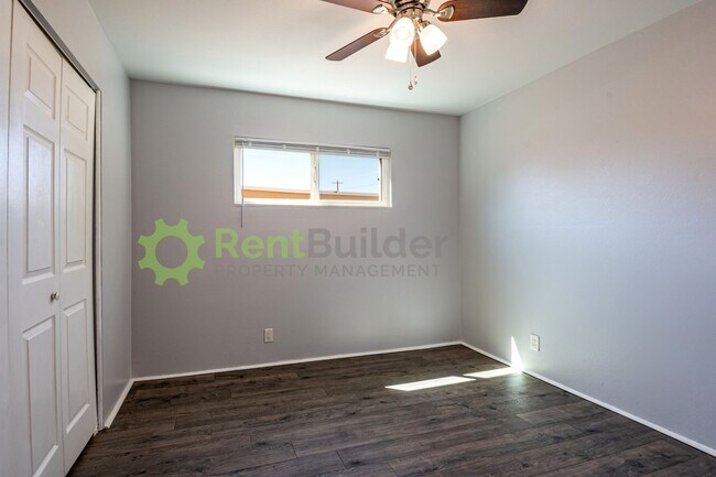Building Photo - 8505 Roma Ave NE