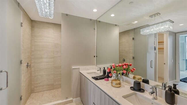 Building Photo - 301 QUAY Cmn