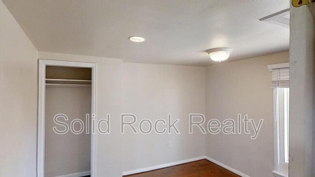 Building Photo - 2436 E Monument St