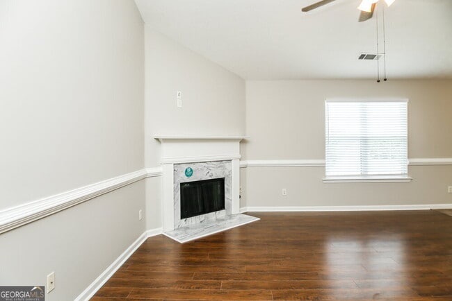 Building Photo - 480 Cedarhurst Rd