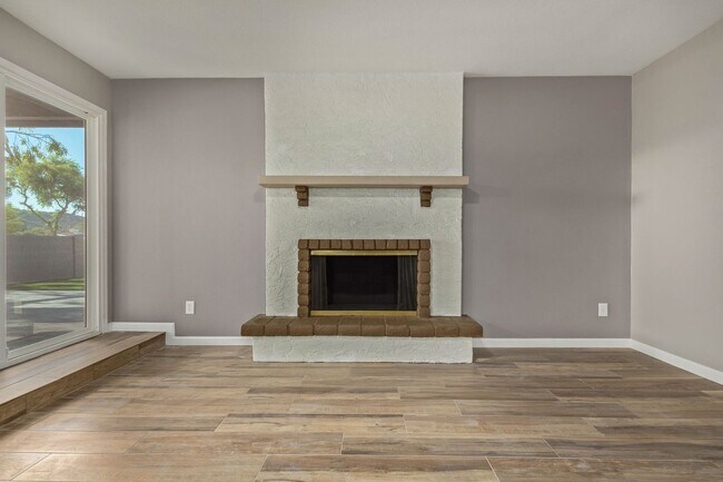 Building Photo - Central & Thunderbird 3 bdrm 2 bath Home w...