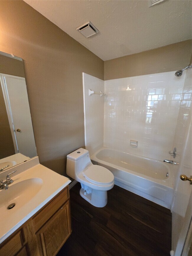 Building Photo - 2730 N Larkspur Cir