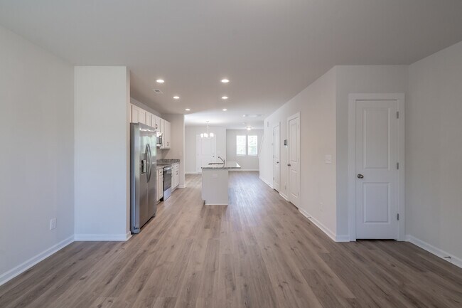 Building Photo - 223 Hoskins Ave Dr