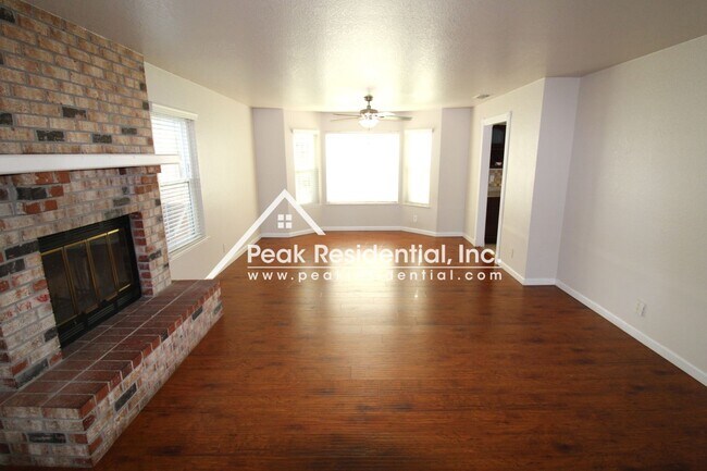 Building Photo - A Beautiful Elk Grove 4bd/2.5ba Home with ...