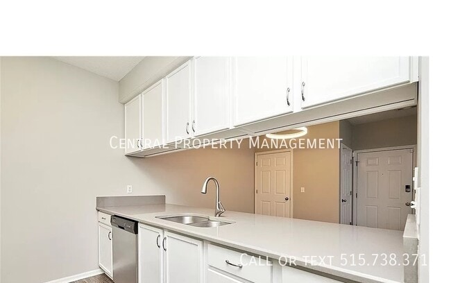 Building Photo - 1340 SE Florence Dr