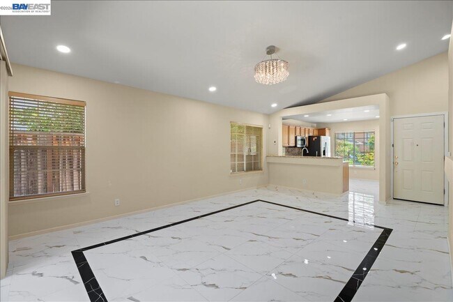 Building Photo - 38806 Litchfield Cir