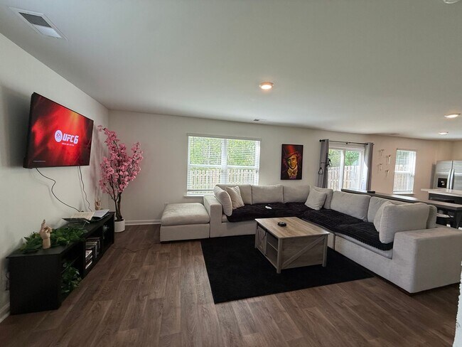 Building Photo - Fully Furnished - Move in Ready - Less than 12 month lease in SNEADS FERRY