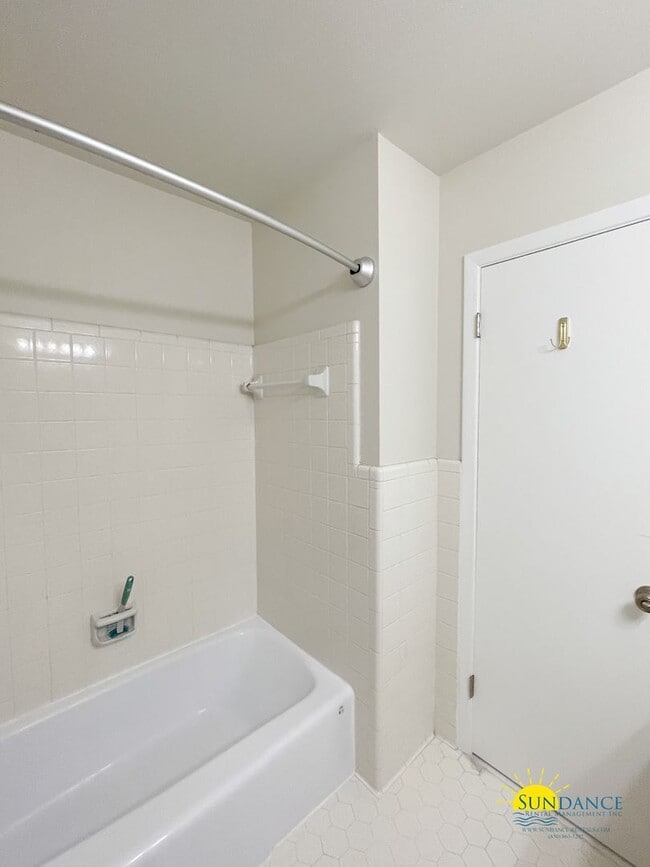 Building Photo - Updated 3-Bedroom Home in desirable Kenwood neighborhood!