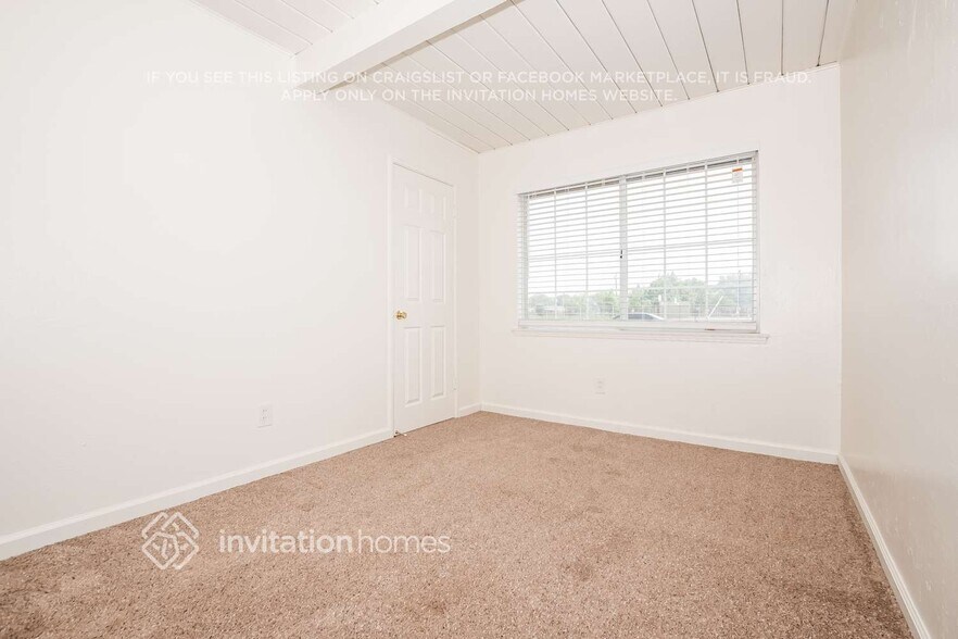 Building Photo - 6039 36th Ave