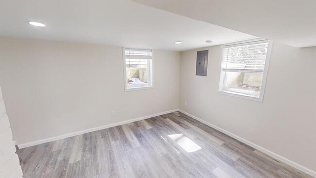 Building Photo - 601 W Hoover Ave