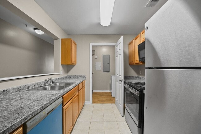 Building Photo - 5104 Fairington Ridge Cir