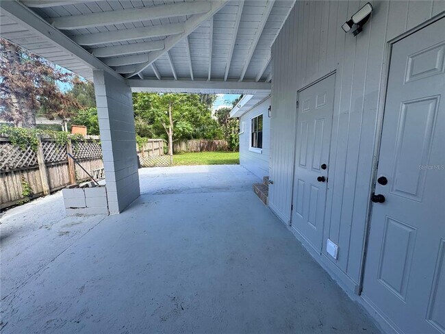 Building Photo - 1111 Romano Ave