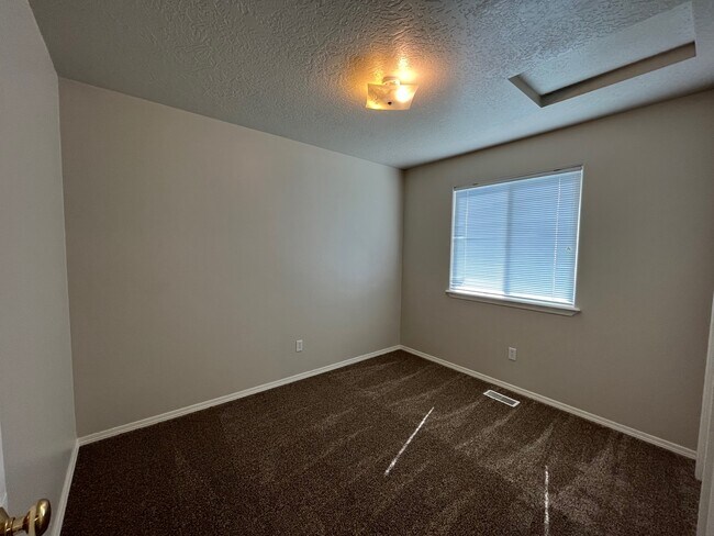 Building Photo - 16847 Bayou Way