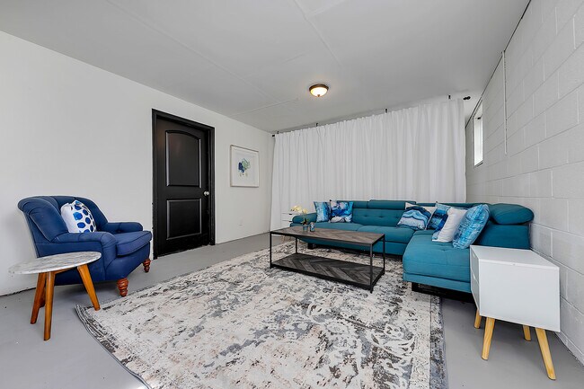 Building Photo - 2062 Woodbine Cir