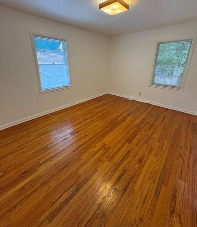 Building Photo - 4 Bedroom Home in Holladay