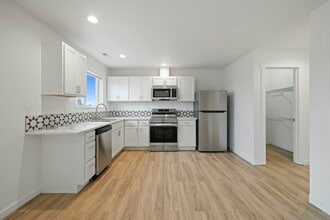 Building Photo - 2617 W Marina Dr
