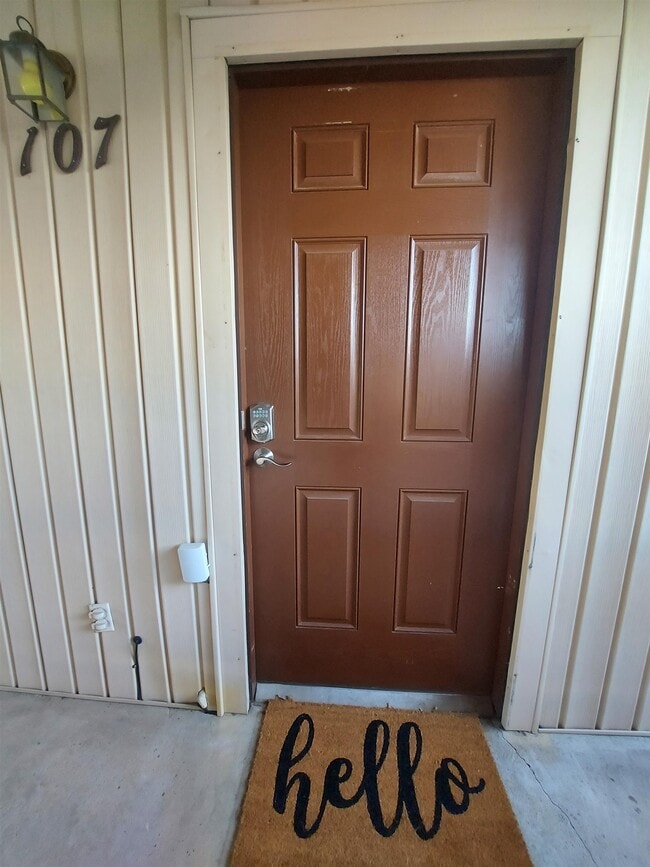 Building Photo - 1214 Hi Stirrup