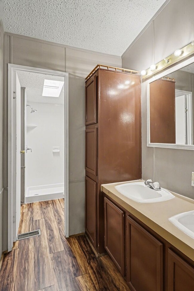 Building Photo - Available Now! Davison Schools!