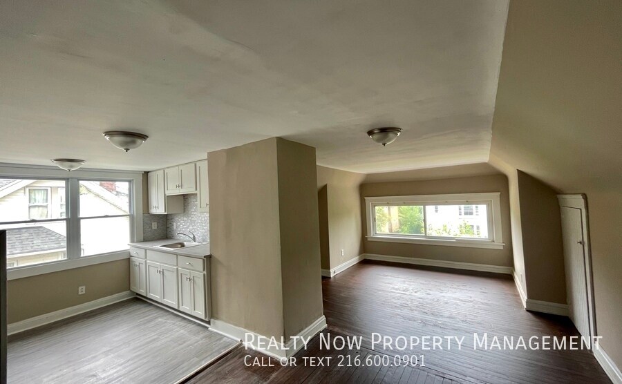 Building Photo - 3271 Desota Ave