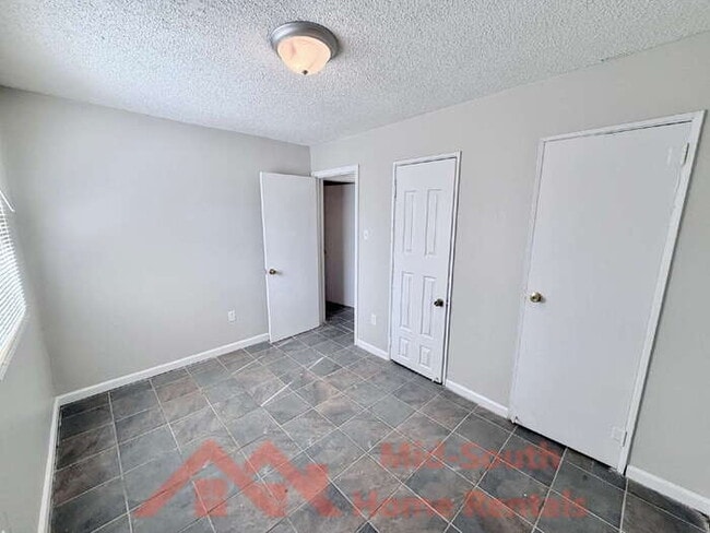 Building Photo - 3205 Madewell St