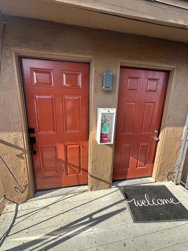 Building Photo - 514 N Locust St