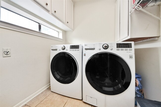 Building Photo - 12307 Lusterleaf Dr