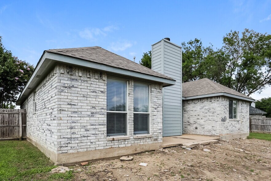 Building Photo - 706 Valleycreek Rd
