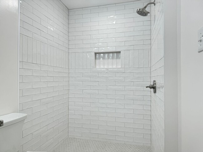 Building Photo - Renovated 3 BR Home in the Heart of Murfreesboro