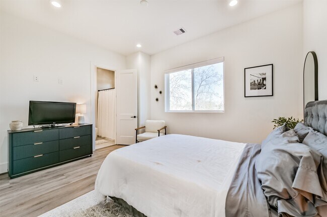 Building Photo - 4211 Nichols St