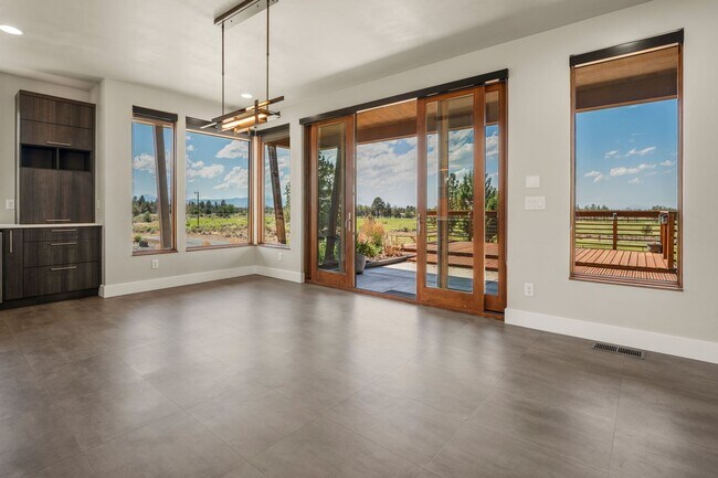 Building Photo - 64144 Pioneer Loop