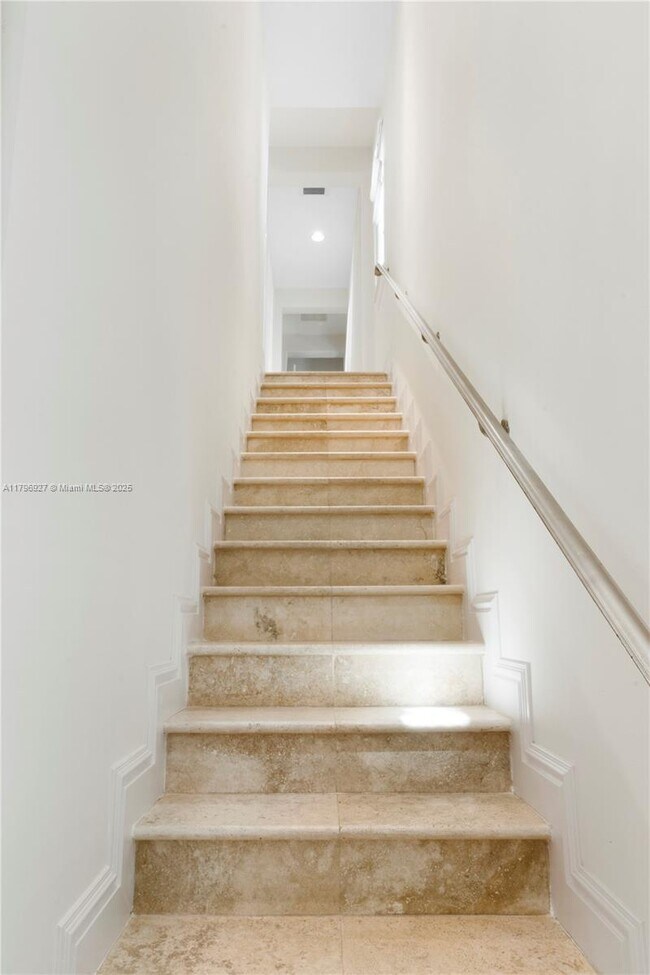Building Photo - 10105 SW 75th Pl